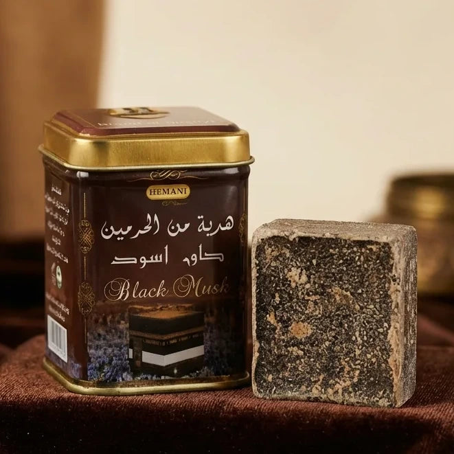 Carré d'Ambre Jamid Musc Noir 30g Hemani dans son emballage doré élégant