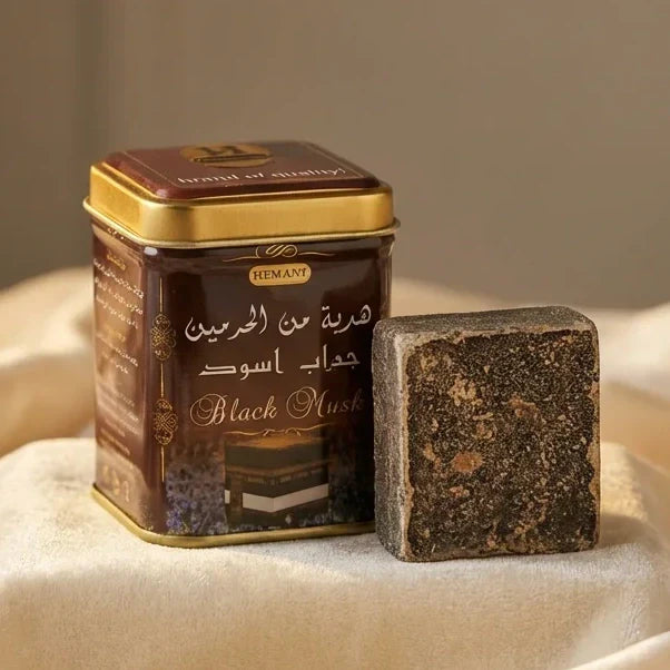 Carré d'Ambre Jamid Musc Noir 30g Hemani dans son emballage doré élégant