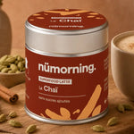Chaï Latte nüMorning sans sucres ajoutés avec épices et tasse fumante
