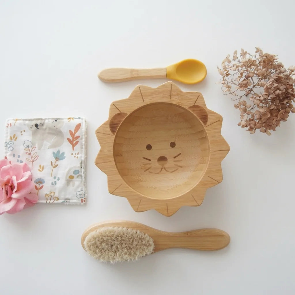 Coffret Bambout'chou Lion Cap Bamboo avec bol, cuillère et accessoires en bambou naturel