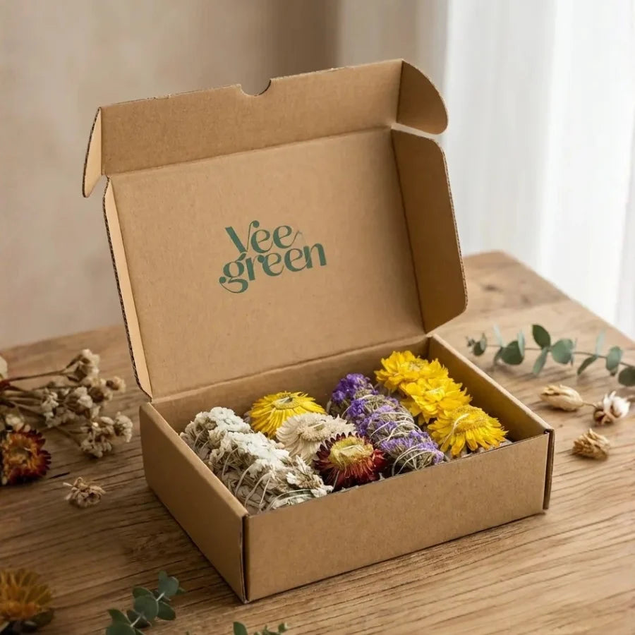 Packshot du coffret de 4 sauges immortelles contenant 4 sauges blanches lavande recouvertes de fleurs d'immortelles de la marque Veegreen