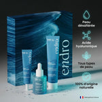 Coffret Vague d'Hydratation bio Endro : gelée, sérum et crème visage hydratants sur fond vague océan