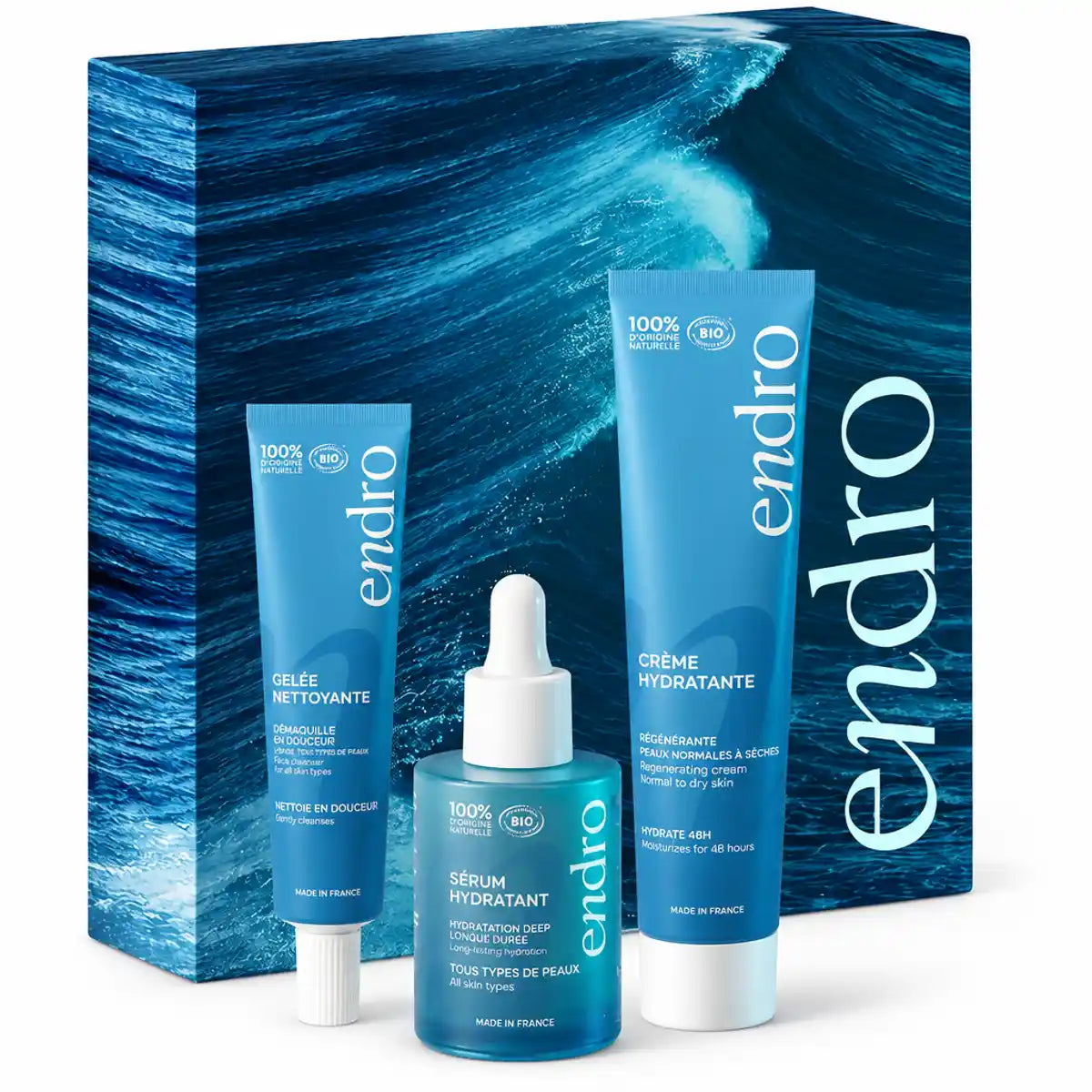 Coffret Vague d'Hydratation Endro bio : gelée nettoyante, sérum hydratant et crème visage bleus sur fond blanc