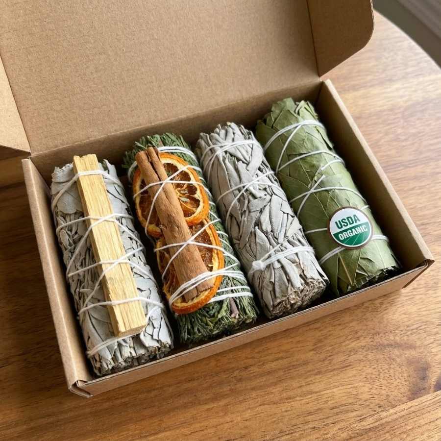 Un coffret découverte de 4 sauges différentes, vue de biais