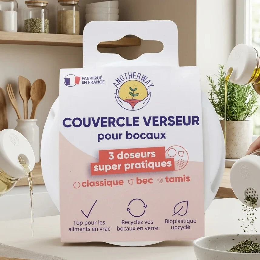 Couvercles verseurs universels blancs Anotherway en usage sur bouteilles, doseurs précis zéro déchet