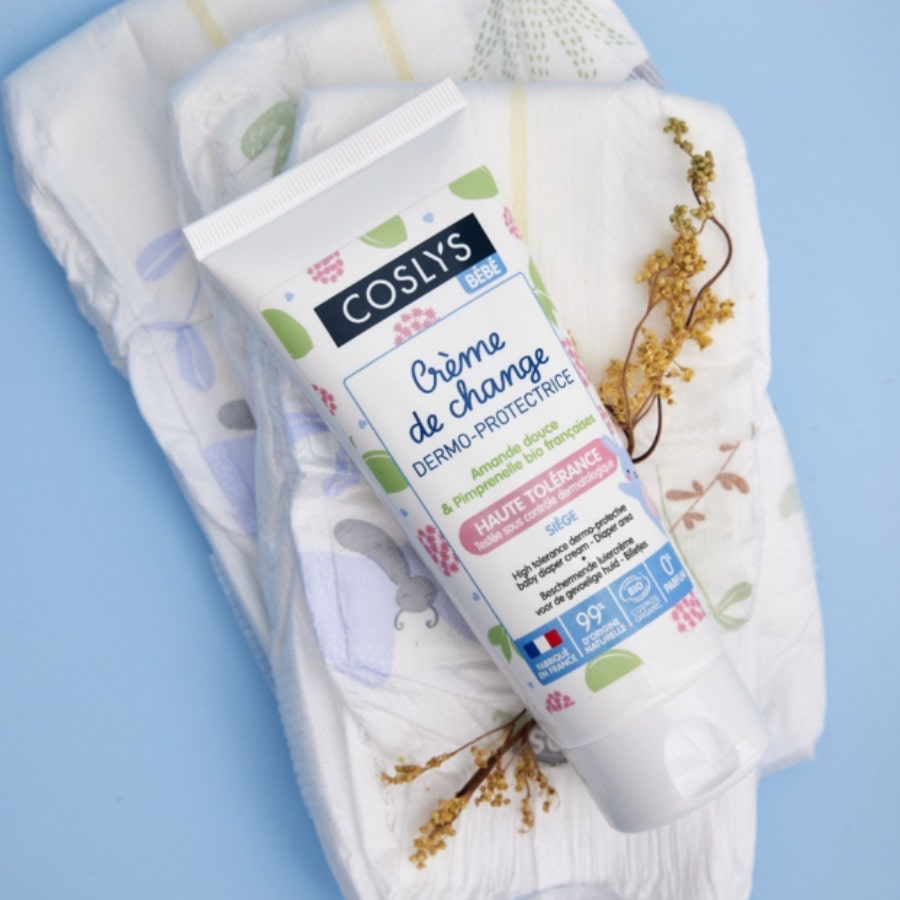 Photo d'ambiance d'Une crème de change bébé de 75 ml de la marque Coslys