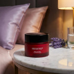 Crème de nuit anti-âge Andromée 50ml sur table de nuit en marbre, décoration luxe