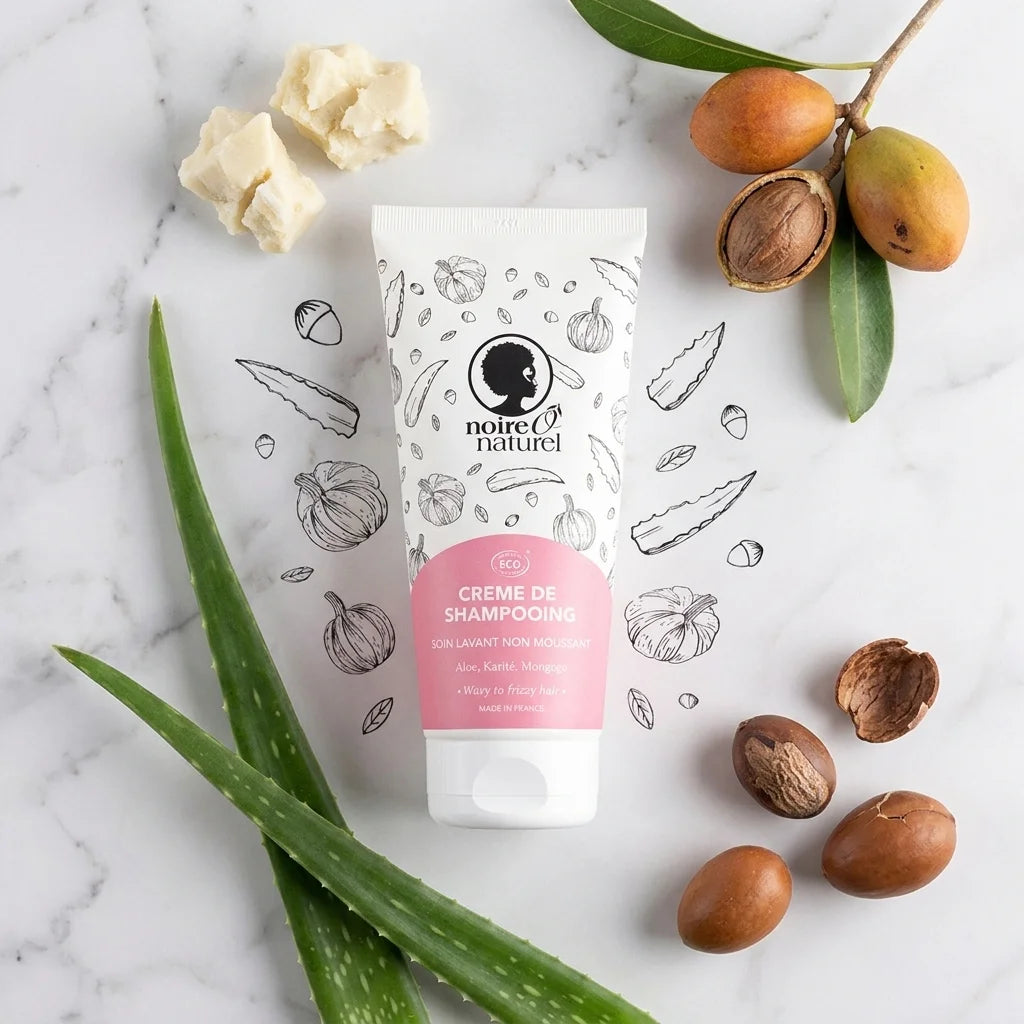 Crème de Shampoing Démêlante Noire O Naturel 200ml sur surface marbre avec ingrédients naturels