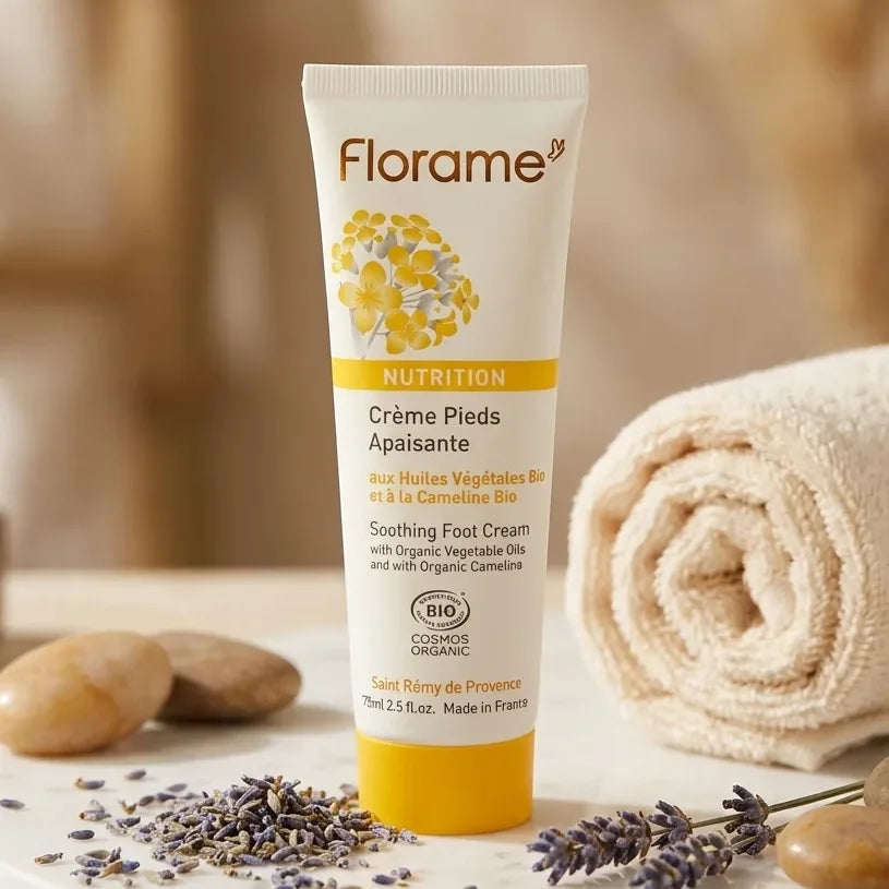 Crème Pieds Apaisante Bio Florame 75ml sur surface spa avec lavande et galets