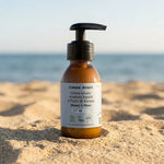 Crème solaire liquide SPF50 Comme Avant à l'huile de Karanja sur plage de sable fin