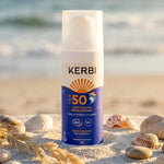 Crème solaire SPF 50 Kerbi pour bébé et enfant sur plage avec coquillages