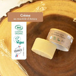 Les labels de la crème solide au macérât d’Arnica de la marque Comme avant