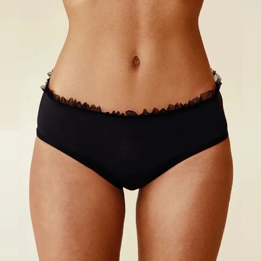 La culotte menstruelle Colette de la marque Sisters Republic portée vu de devant