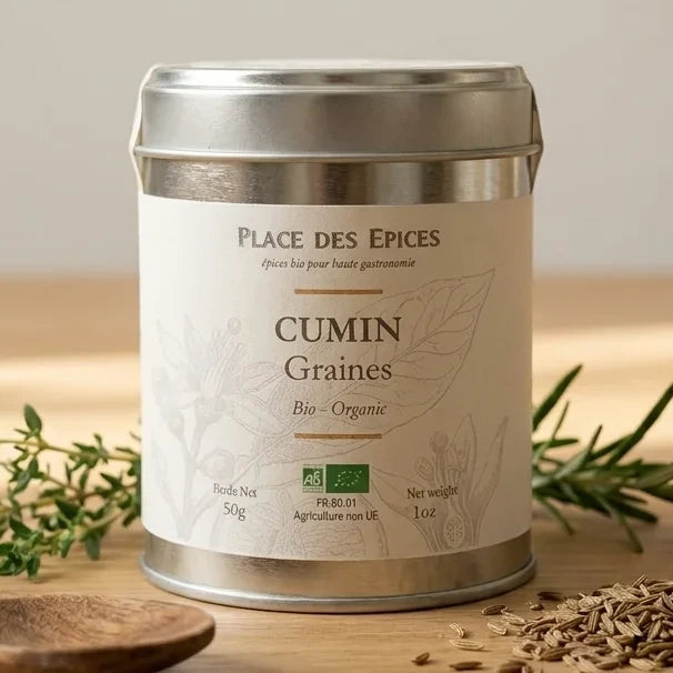 Cumin graine Bio 60g Place des épices sur surface bois avec herbes méditerranéennes