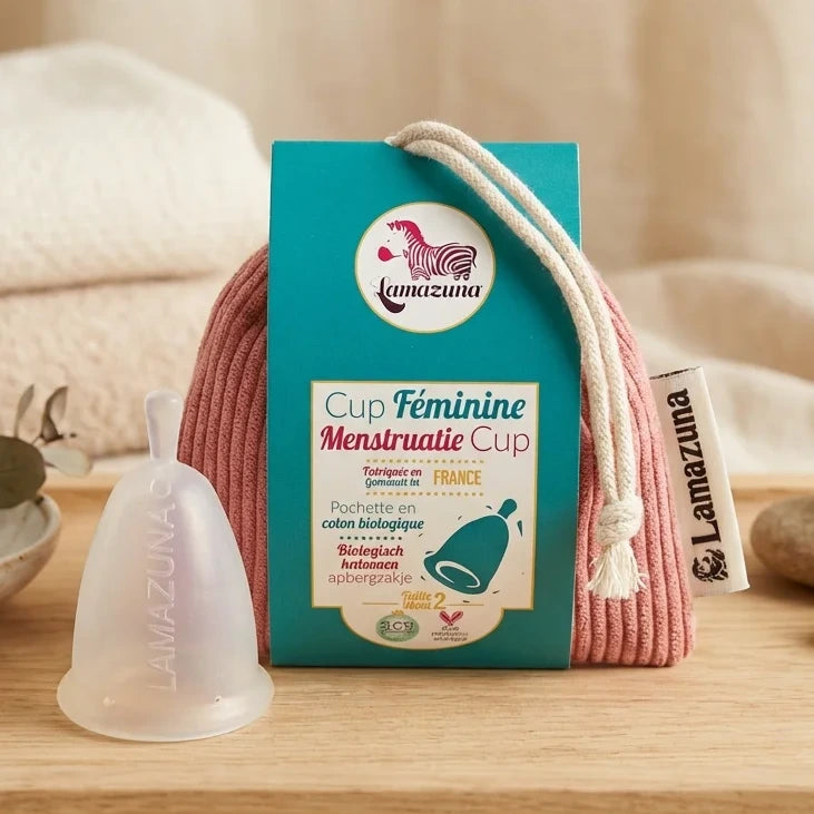 Cup menstruel Lamazuna taille 2 avec pochon en coton bio, emballage turquoise