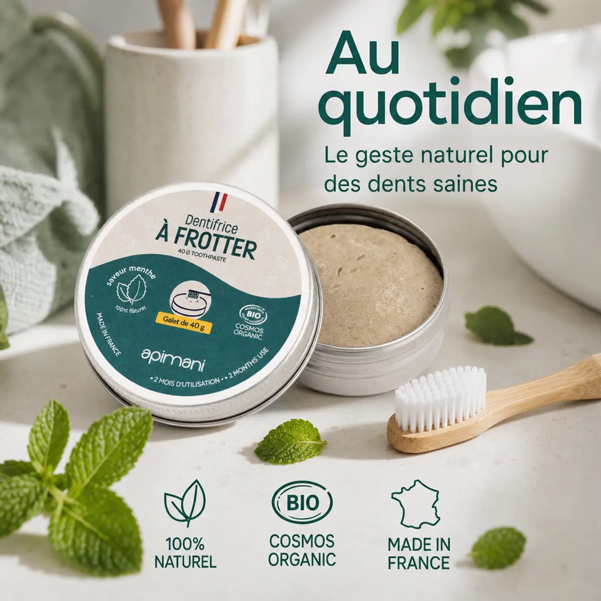 Dentifrice menthe bio Apimani en tin avec brosse bambou sur vanité minimaliste