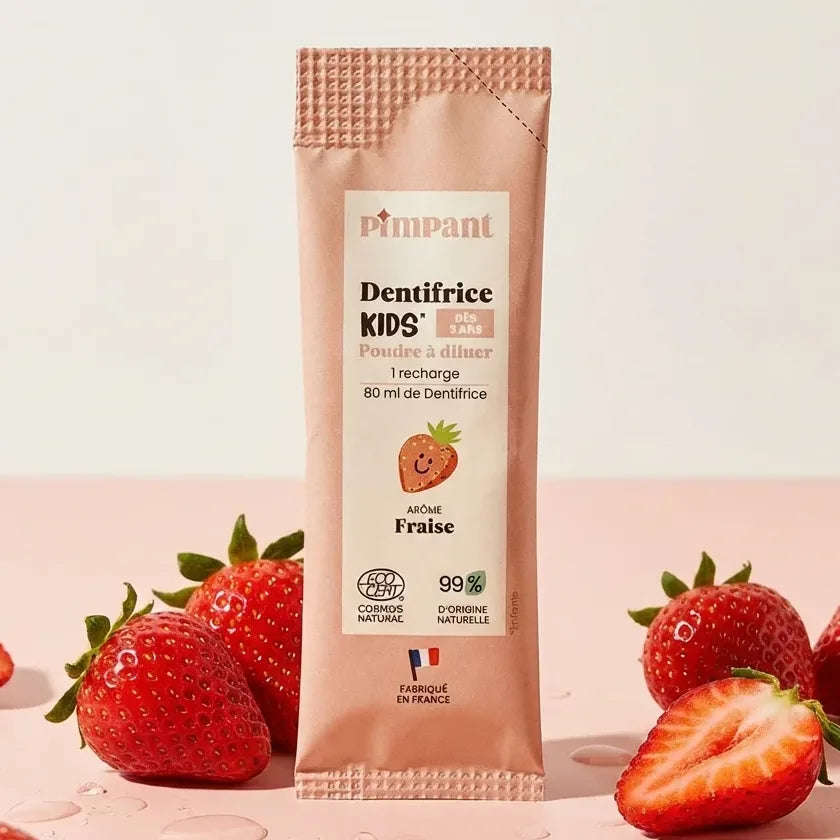 Dentifrice fraise Kids Pimpant en poudre à diluer 8g avec fraises fraîches sur fond rose