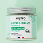 Un dentifrice en pâte goût menthe de 100 ml de la marque Endro