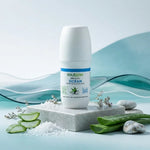 Déodorant bio Eolesens parfum Océan, roll-on blanc avec bande bleue et logo vert, entouré de cristaux de sel marin et feuilles d'aloé vera