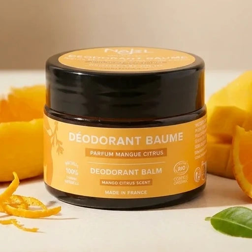 Déodorant solide Najel Mangue Citrus bio vegan en pot noir avec étiquette orange sur fond minimaliste