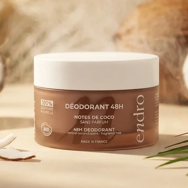 Déodorant solide Coco Endro en pot marron avec noix de coco fraîche et éclairage doré