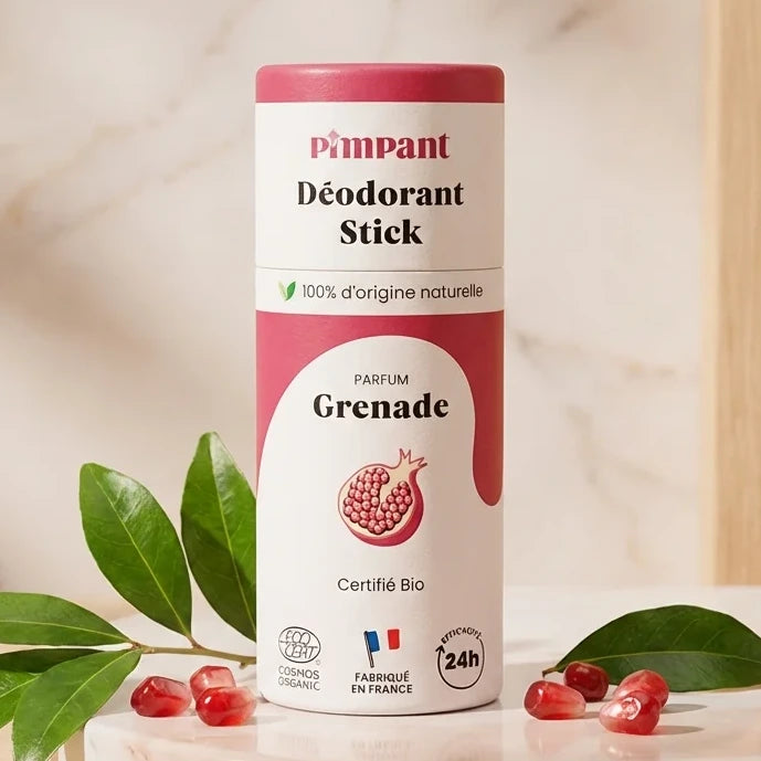 Déodorant solide Grenade Pimpant 50g sur surface marbre avec graines de grenade