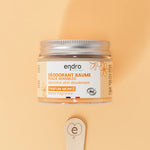 Un Déodorant Solide Monoï pour Peaux Sensibles Endro avec une spatule en bois