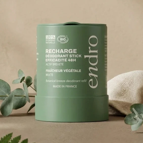 Déodorant stick rechargeable Endro vert 50g fraicheur végétale sur fond neutre