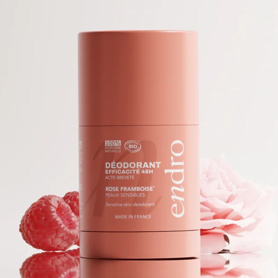 Un déodorant stick rechargeable de parfum rose-framboise de la marque Endro
