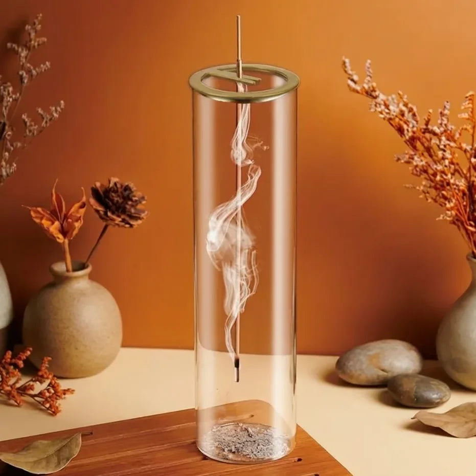 Diffuseur d'encens verre cylindrique design épuré avec fumée visible et accessoires zen