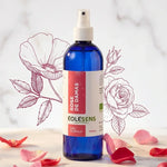 Eau florale Rose Bio Eolesens 500ml avec pétales de rose sur marbre blanc