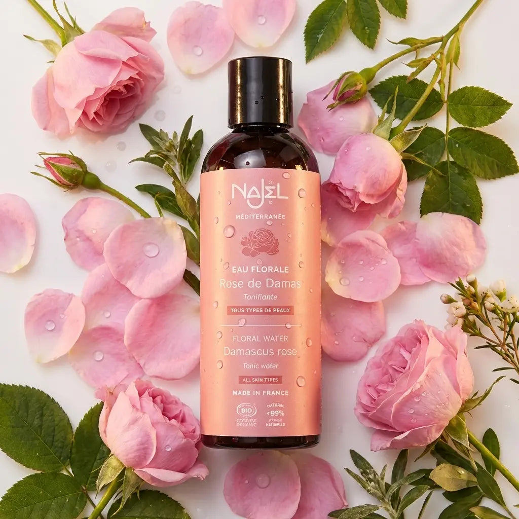 Eau florale rose de Damas Najel 200ml avec pétales de rose frais et gouttes d'eau