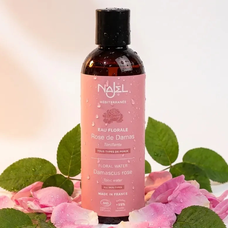 Eau florale rose de Damas Najel 200ml avec pétales roses frais et gouttes d'eau