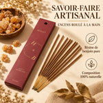 Boîte d'encens naturel Benjoin 10 bâtons roulés à la main sur fond crème avec texte artisanal