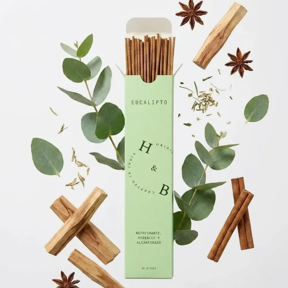 Encens naturel eucalyptus x10 avec bâtons de bois, feuilles et ingrédients naturels