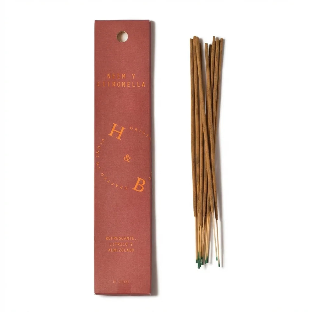 Boîte d'encens naturel Neem & Citronnelle x6 avec bâtons en bois sur fond blanc