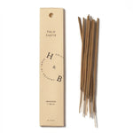 Paquet Palo Santo naturel x6 bâtons d'encens avec boîte crème sur fond blanc