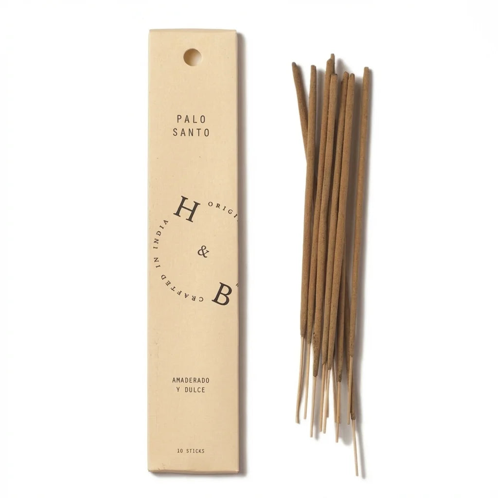 Paquet Palo Santo naturel x6 bâtons d'encens avec boîte crème sur fond blanc