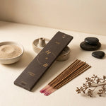 Encens Oud x10 bâtons de qualité premium avec packaging luxe sur fond neutre