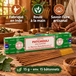 Encens Satya Patchouli 15 g : bâtonnets d'encens roulés à la main par un artisan en Inde, sur un établi en bois