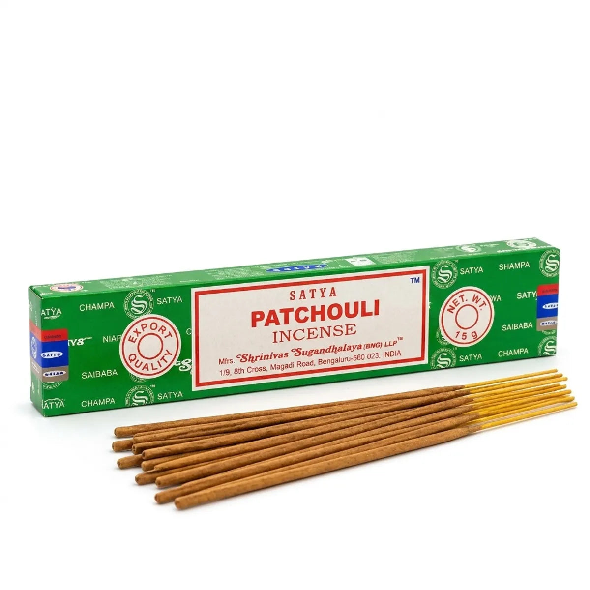 Encens Satya Patchouli 15g - Boîte verte avec bâtonnets de bois sur fond blanc
