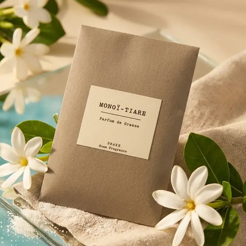 Enveloppe Parfumée Monoï Tiaré avec fleurs et sable blanc, parfum de luxe Grasse