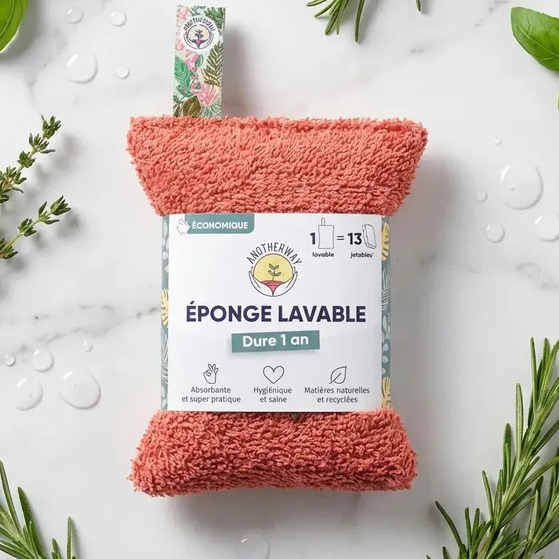 Éponge lavable corail Anotherway sur marbre blanc avec herbes fraîches