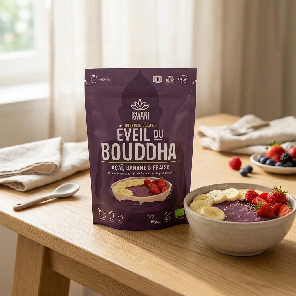 Eveil du Bouddha Açaï Banane Fraise Iswari 360g avec bol préparé et fruits frais