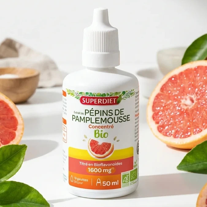 Extrait de pépins de pamplemousse Superdiet 50ml avec pipette sur fond blanc