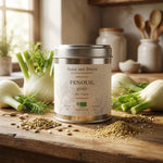Fenouil Grains Bio 50g Place des épices sur plan de travail bois avec graines et bulbes frais