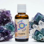 Flacon Fluorite Elixir de cristal 30ml Ansil entouré de cristaux fluorite naturels sur fond blanc