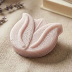 Fondant parfumé Tulipe HomeBreeze 15g rose poudré en gros plan, design minimaliste élégant