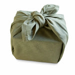 Furoshiki tissu recyclé vert sage taille S avec nœud élégant, emballage réutilisable Angie Be Green