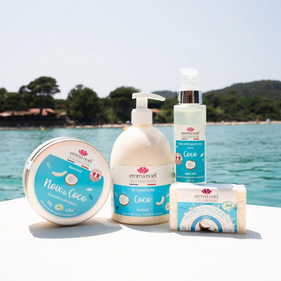 Gamme coco de la marque Emma Noël sur un bord de mer